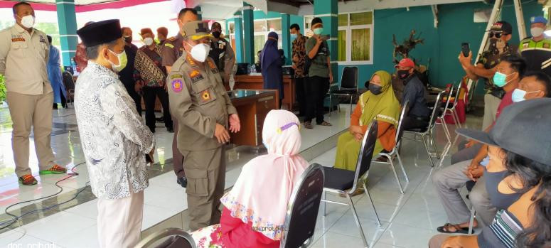 Vaksinasi Serentak di 24 Kecamatan Se-Kabupaten Pasuruan, Diserbu Warga