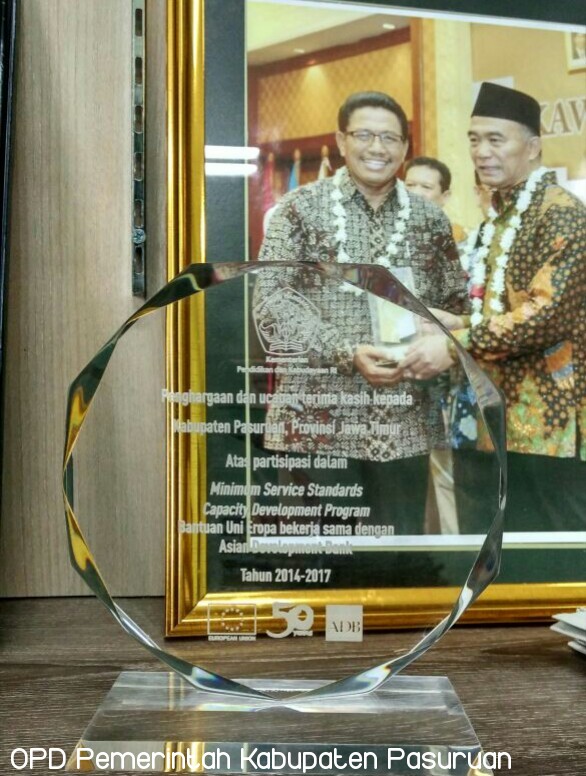 Penghargaan Standar Pelayanan Minimum ( SPM ) Dinas Pendidikan Kabupaten Pasuruan 
