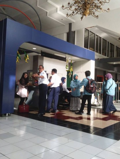 MASA LIBUR LEBARAN USAI, PENUMPANG KERETA TETAP MEMBLUDAK  