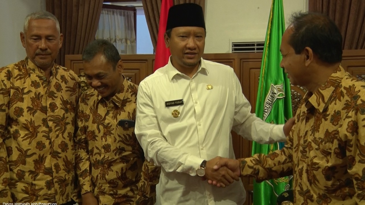 BUPATI PASURUAN BERANGKATKAN 3 PENDONOR YANG AKAN MENERIMA PENGHARGAAN DARI PRESIDEN JOKOWI
