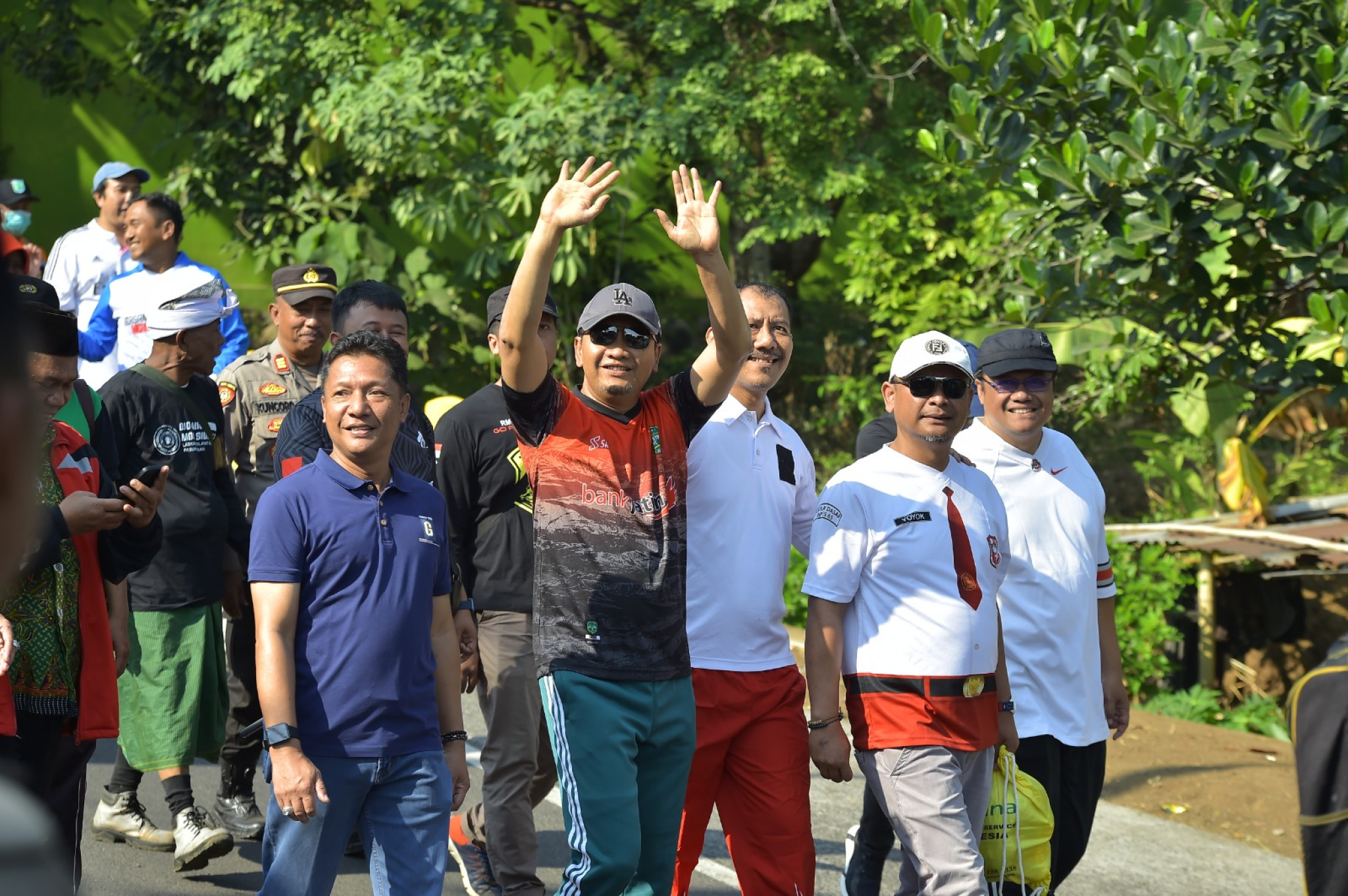 Meriahkan Momen Agustusan, Bupati Irsyad Yusuf ikuti Jalan Sehat Bersama Para Guru