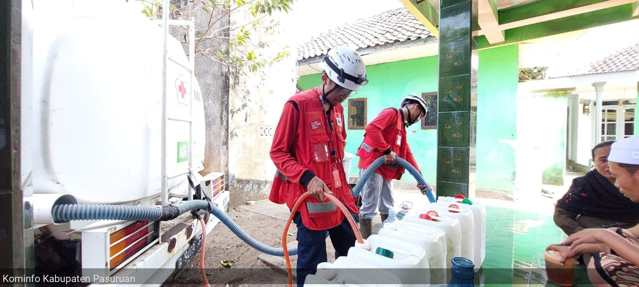 Atasi Kekeringan, PMI Distribusikan Air Bersih Ke Desa Terdampak