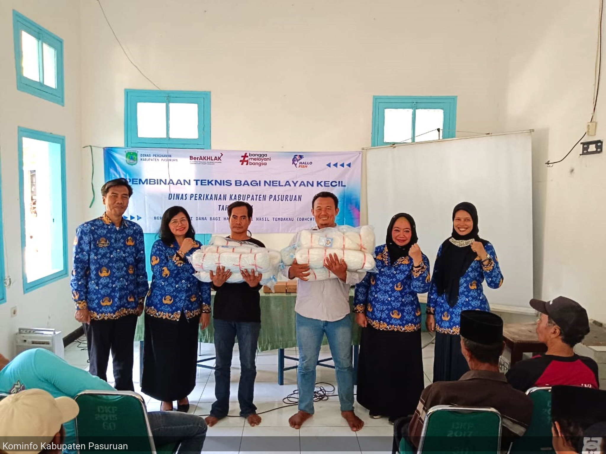 Bimbingan Teknis Nelayan di Desa Pulokerto, Dinas Perikanan Kabupaten Pasuruan Berikan Bantuan 5 Piece Jaring Senar Bagi Para Nelayan Kecil