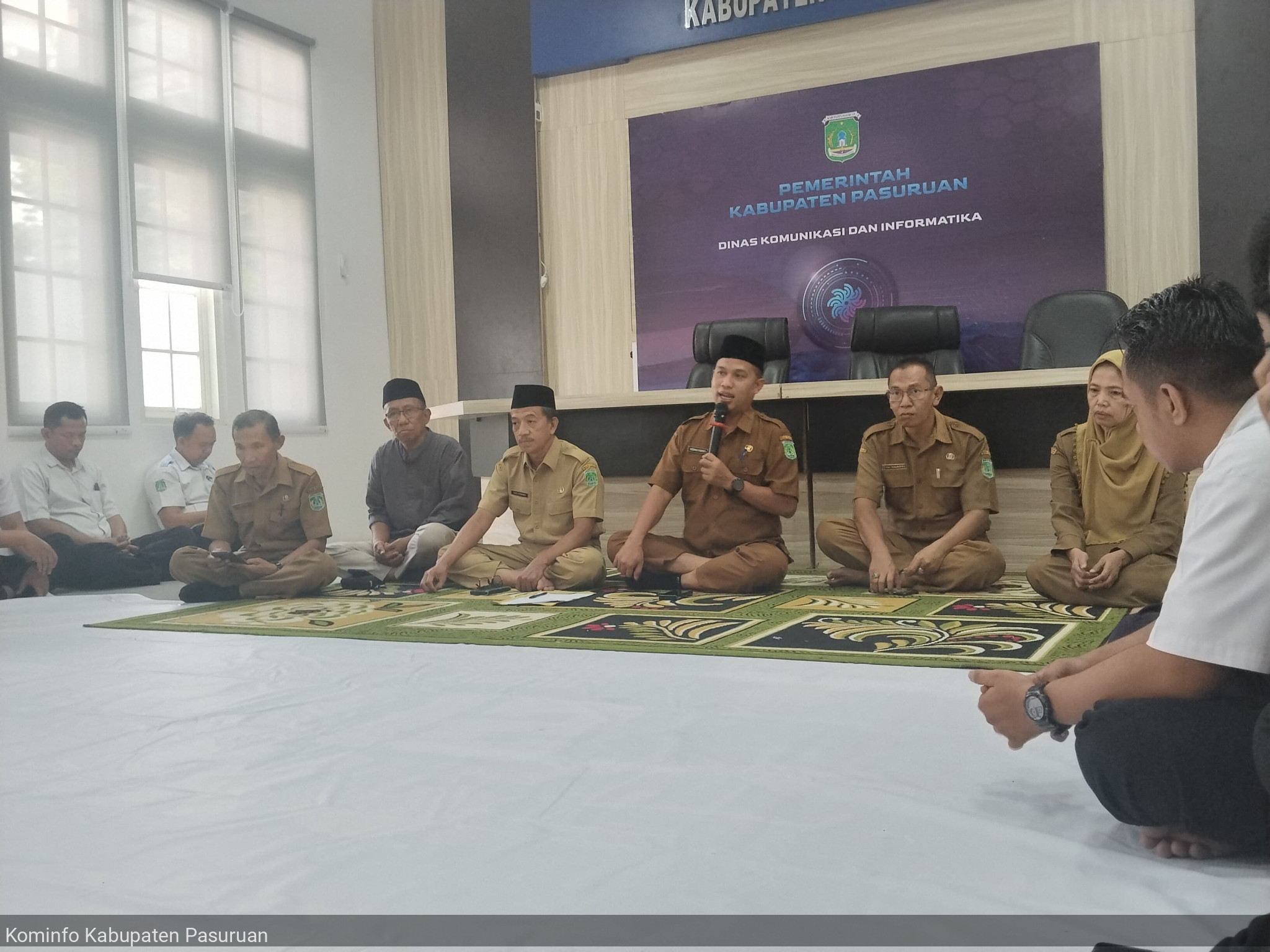 Pasca Libur Hari Raya Idhul Fitri 1446 H/2025 M, Dinas Kominfo Kabupaten Pasuruan Halal Bihalal Antar Pegawai
