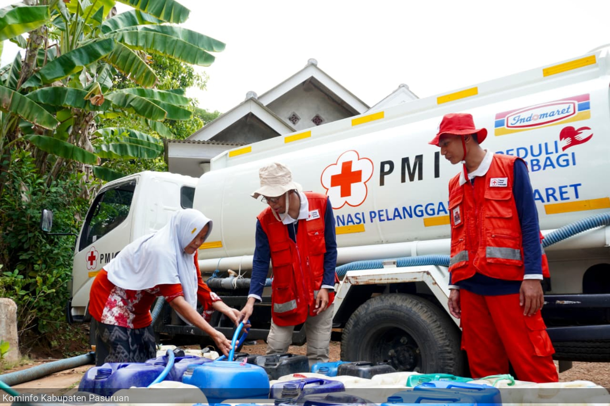 PMI Kabupaten Pasuruan Salurkan 100.000 Liter Air Bersih untuk Warga Terdampak Kekeringan di Kecamatan Pasrepan
