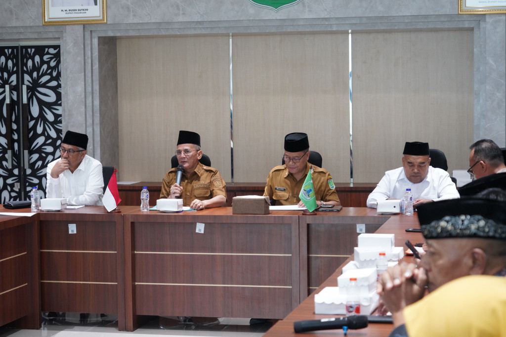Jelang Keberangkatan, Pemkab Pasuruan Fasilitasi Bus dan Seragam Ribuan Jamaah Calon Haji