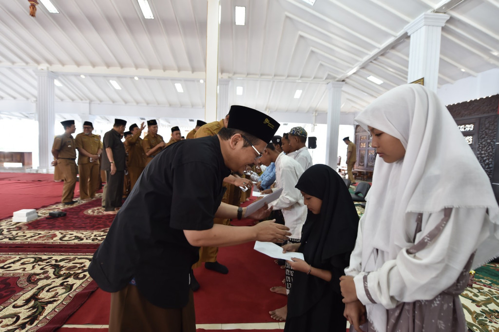 Santunan Anak Yatim di Pendopo Kabupaten Pasuruan