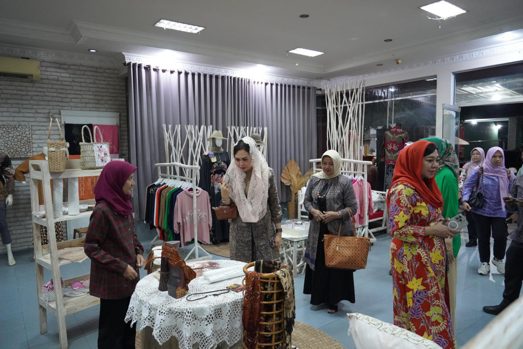 Kunjungan Kerja Dekranasda Padang