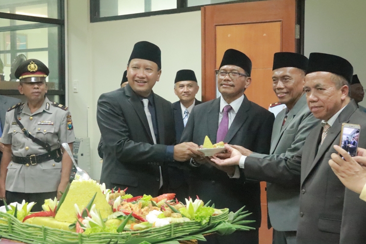 Potong Tumpeng