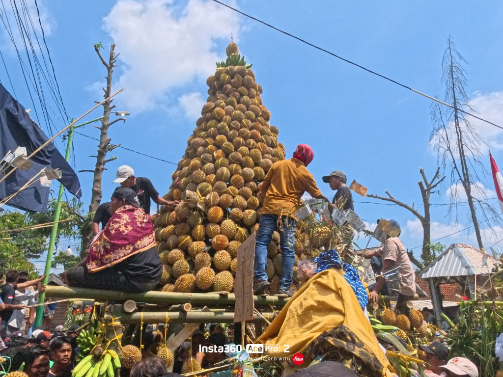 Selamatan Desa, Tumpengan Durian Keronto Lumbang