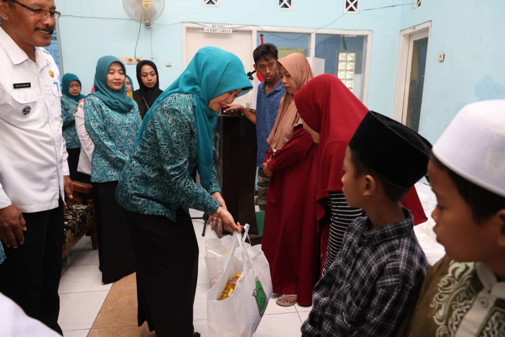 Bakti Sosial - Peringatan HKG PKK Ke-54 Tahun 2024, di Kecamatan Lekok