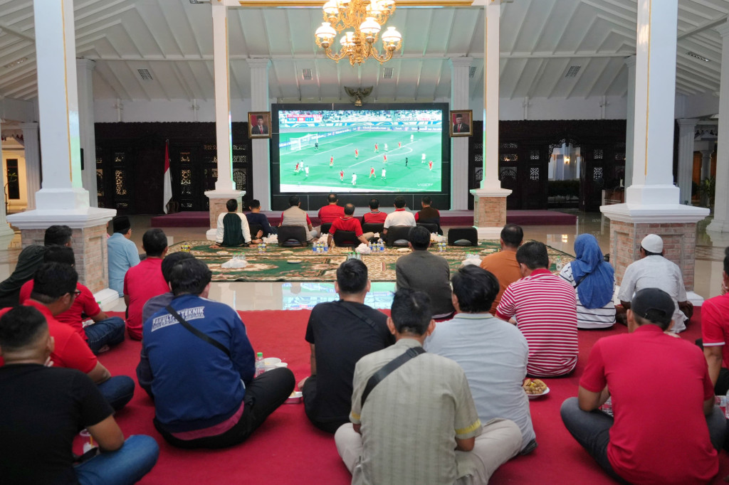 Nobar Tim Nasional Indonesia di Pendopo Kabupaten Pasuruan