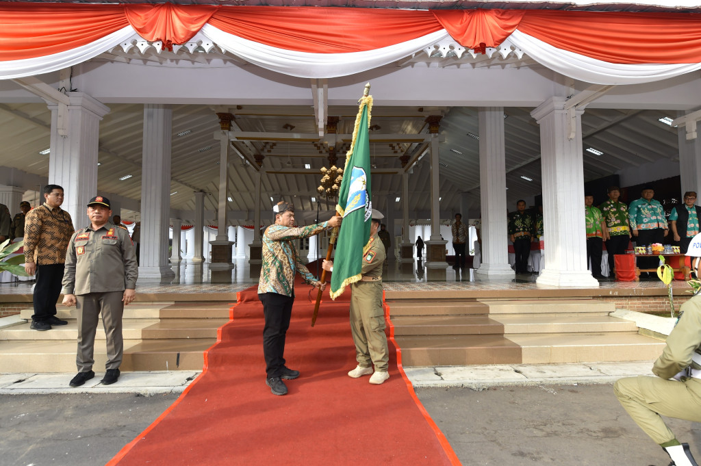 Apel Kirab Pataka Jer Basuki Mawa Beya HUT Jatim ke-79