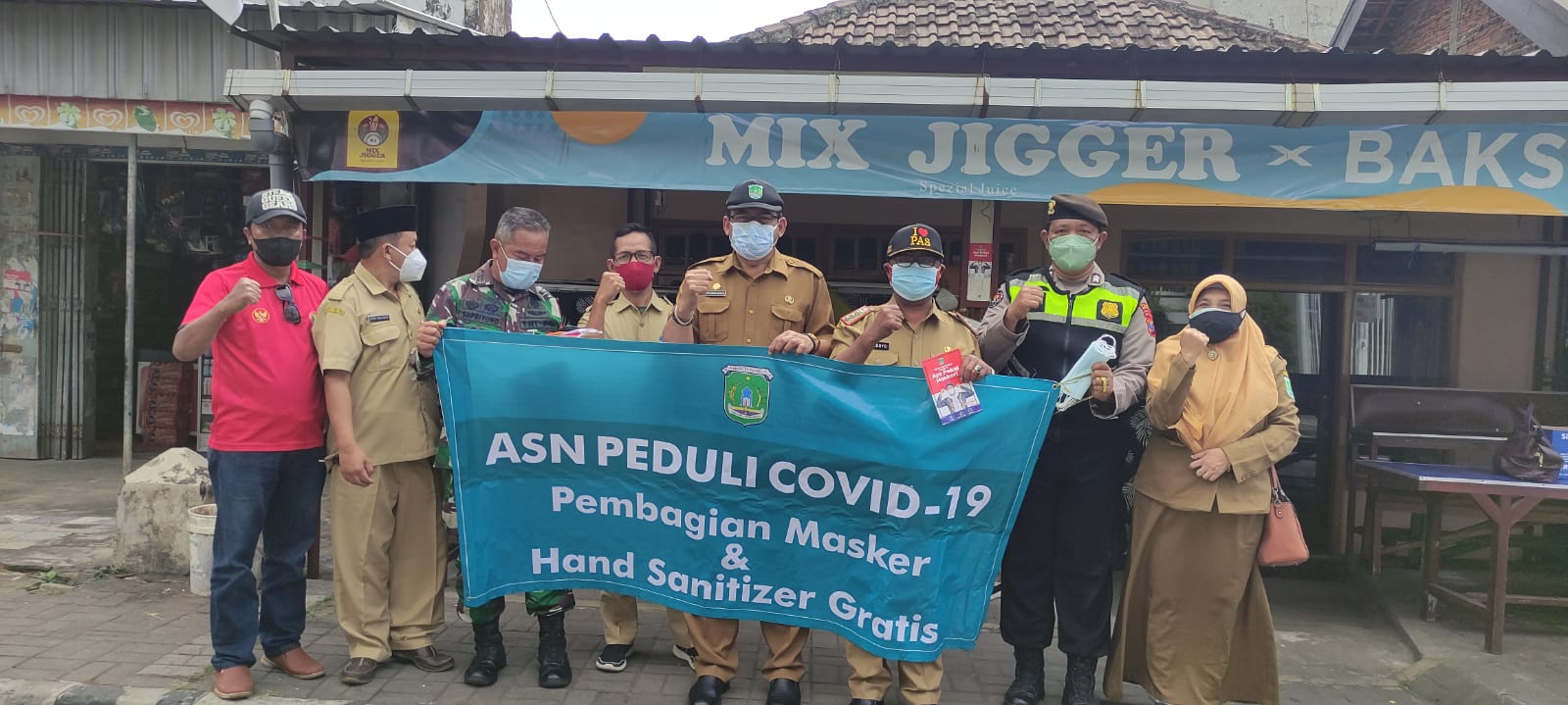 Bagi-bagi masker