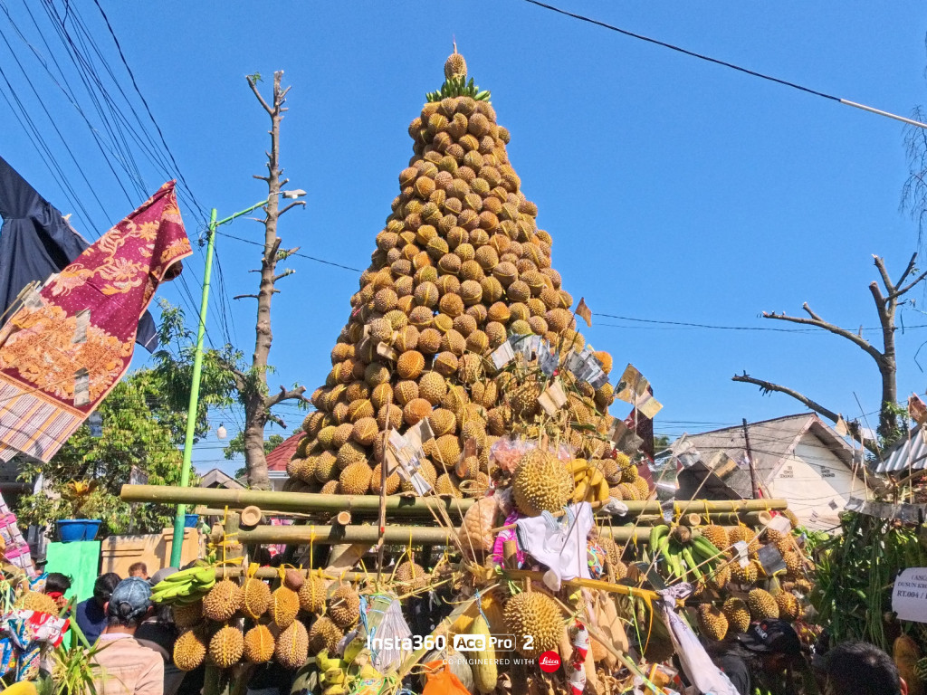 Selamatan Desa, Tumpengan Durian Keronto Lumbang