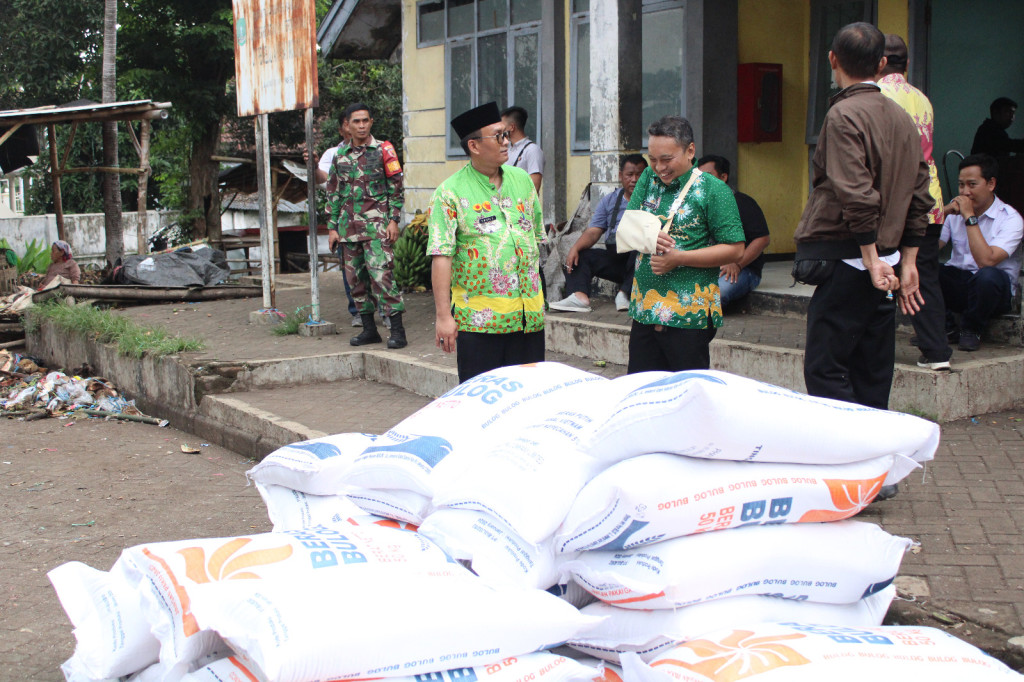 Operasi Pasar Beras SPHP Bulog Oleh Disperindag