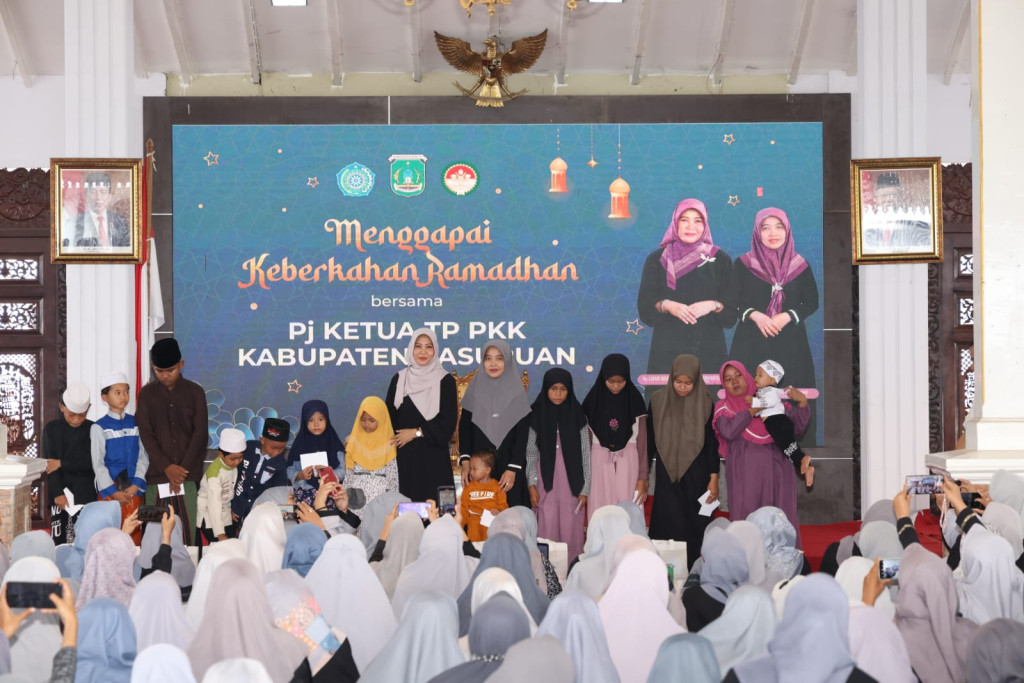 Santunan Anak Yatim di Pendopo Kabupaten Pasuruan