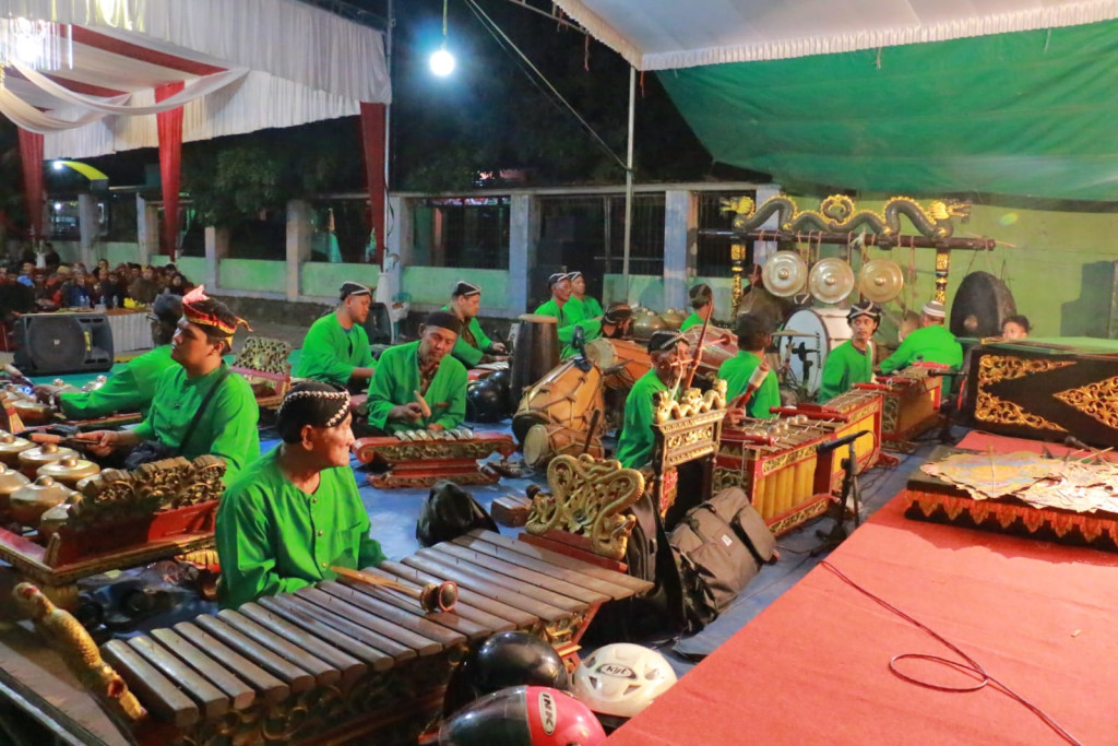 Pagelaran Seni Budaya Wayang Kulit di Desa Suci Gempol