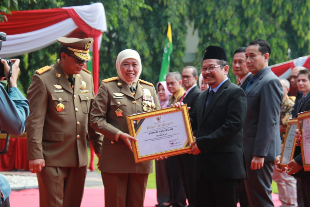 Terima Penghargaan Terbaik III Pembina K3 Jawa Timur