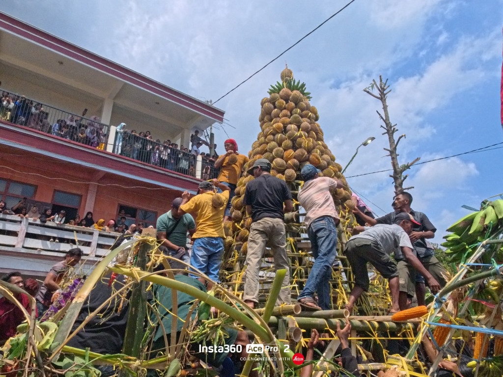 Selamatan Desa, Tumpengan Durian Keronto Lumbang