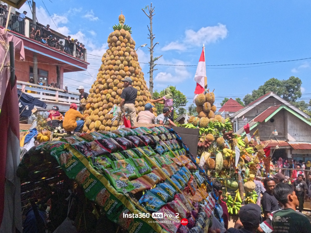 Selamatan Desa, Tumpengan Durian Keronto Lumbang