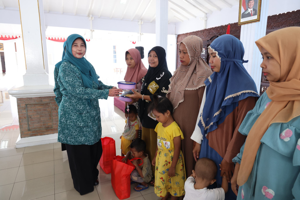 Edukasi dan Pelatihan Isi Piringku untuk Keluarga Resiko Stunting TP PKK Kab. Pasuruan