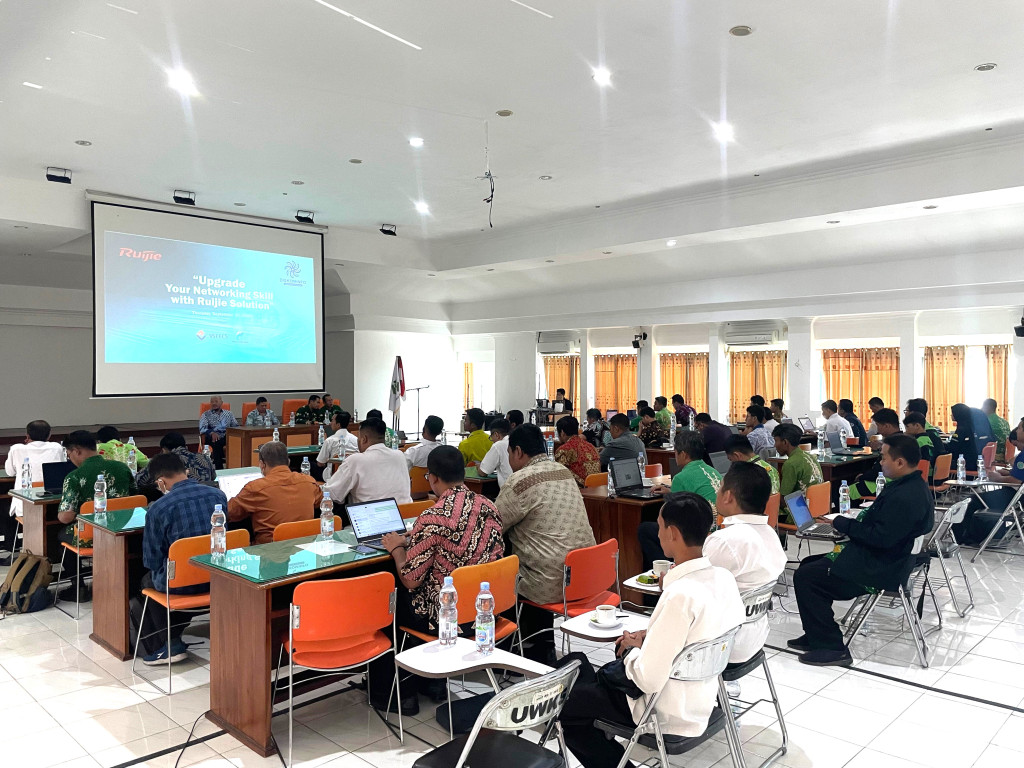 Workshop Peningkatan Sumber Daya Manusia di Bidang Teknologi dan Jaringan